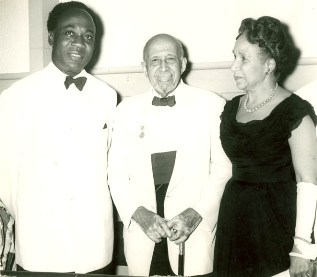 Kwame Nkrumah en compagnie du Dr W.EB Dubois et son pouse