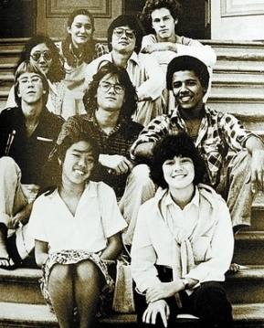 Au lycée de Punahou. Barack Obama est tout à droite, sur la 2ème rangée
