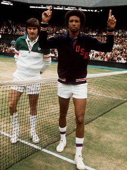 Lors de la finale 1975 de Wimbledon face  Jimmy Connors