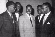 Skou Tour  l'ONU en 1963.De gauche  droite: Skou Tour, Alassane Diop, Lansana Bvogui et Keita NFamara, Diallo Telli. 