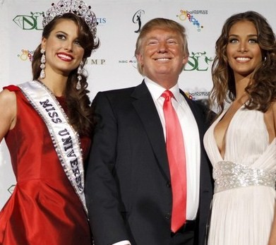 Stefania Fernandez (miss univers 2009), Donald Trump et Dayana Mendoza (miss univers 2008)