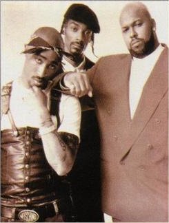 Snoop Dogg en compagnie de Tupac Shakur et Suge Knight