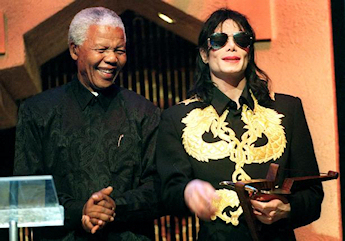 Michael Jackson en compagnie de Nelson Mandela