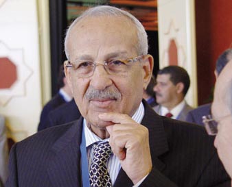 g de 82 ans, Miloud Chaabi a commenc ses activits en 1948 qu'il a tendues aux htels, aux supermarchs et  l'nergie renouvelable. Il lui arrive de railler les gens devenus milliardaires ''du jour au lendemain'' et la corruption au Maroc