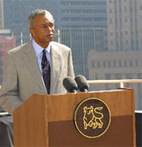 Stanley O'neal a gagn 28 millions de dollars en 2003, et Merril Lynch a ralis des profits records : 4 milliards de dollars de bnfice net
