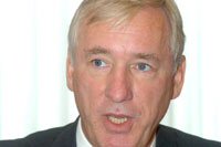 Quelques semaines après son arrivée à la tête du premier groupe financier belgo-néerlandais, Jean-Paul Votron, le CEO annonce ses priorités de développement. La belgolaise n'en fait pas partie. Elle sera vendue !