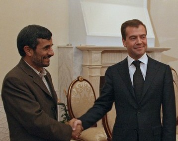 Mahmoud Ahmadinejad et Dmitri Mevedev