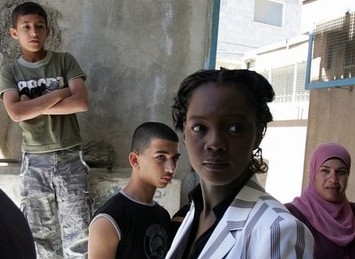 Rama Yade dans un camp de rfugis  Ramallah en juin 2008
