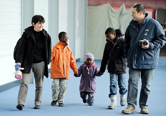 Arrive d'enfants hatiens adopts  l'aroport de Roissy ce mardi 22 dcembre