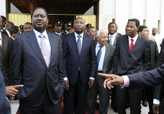 Raila Odinga et les missaires de la Cedeao le 10 janvier 2011  Abidjan