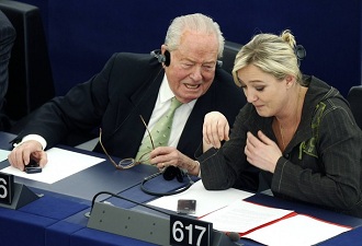 Marine et Jean-Marie Le Pen au parlement europen  Strasbourg le 8 mars 2011