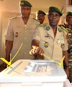 Le commandant Salou Djibo a dirig la transition au Niger jusqu'aux prsidentielles dmocratiques de mars 2011