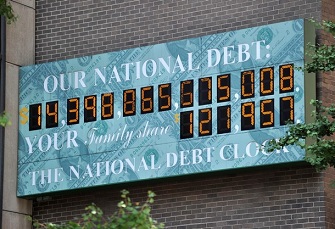 Un panneau montrant l'volution de la dette des Etats-Unis (26/7/11)