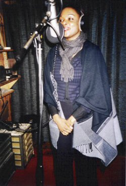 Viviane Etienne en studio