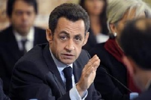 Des escrocs ont russi  se procurer les coordonnes bancaires de Nicolas Sarkozy et  effectuer des prlvements sur son compte personnel.