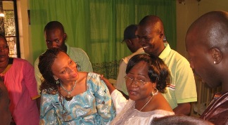 Mme Karine Koné, Mme Pona Hawa Camara (promotrice du centre) et Malamine Koné