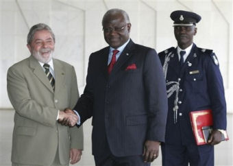 Le prsident sierra-lonais Ernest Bai Koroma ici avec le prsident brsilien Lula