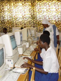 Ecole au Rwanda février 2004