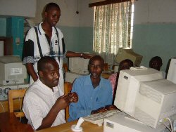 Kibungo, Rwanda février 2004. Université communautaire Unatek. Computer Aid a envoyé 225 machines à cette université en milieu rural