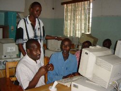 Kibungo, Rwanda fvrier 2004. Universit communautaire Unatek. Computer Aid a envoy 225 machines  cette universit en milieu rural
