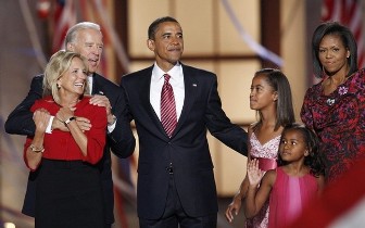 Le couple Obama et le couple Biden sur l'estrade jeudi soir  Denver