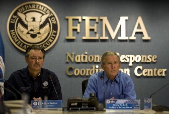 George Bush s'est rendu au sige de la FEMA en prvision de l'ouragan Gustav
