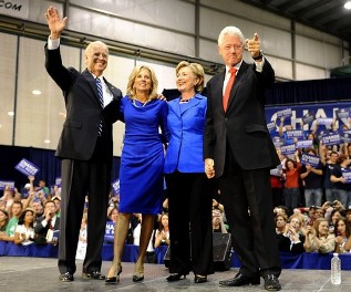 Joe Biden et son pouse, accompagns de Bill et Hillary Clinton ce week-end