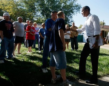 Barack Obama  la rencontre d'lecteurs dans un quartier d'Holland, dans l'Etat de l'Ohio