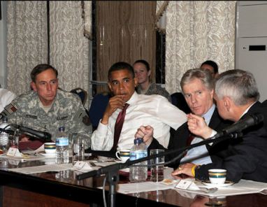Barack Obama avec des gnraux amricains en Irak lors de la campagne prsidentielle