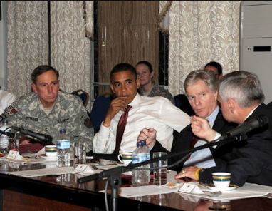 Barack Obama avec des gnraux amricains en Irak lors de la campagne prsidentielle