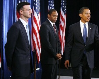 Barack Obama en compagnie de Peter Orszag, son directeur du budget, et Rob Nabor, directeur adjoint du budget