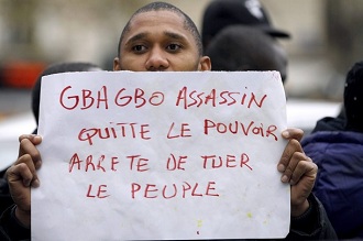 Un manifestant pro Ouattara samedi  Paris