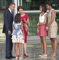 Barack Obama et ses filles Sasha et Malia avec la prsidente brsilienne Dilma Roussef