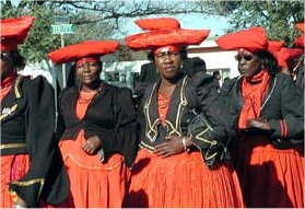 Les femmes Hereros dans leur tenue traditionnelle