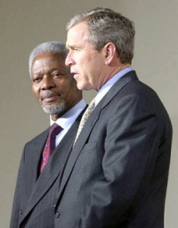 Le Secrtaire Gnral de l'ONU, Kofi Annan  gauche