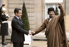 Mouammar Kadhafi et Nicolas Sarkozy le 12 dcembre 2007