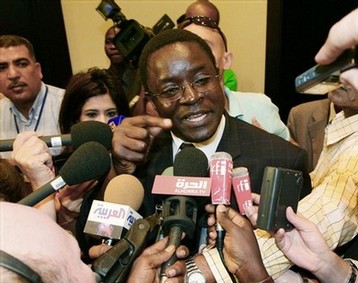 Pour George Charamba, ''l'Occident peut aller se faire voir''