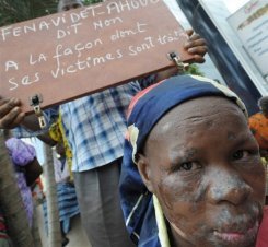 Une Ivorienne, victime des dchets toxiques du cargo Probo Koala, manifeste le 29 septembre 2008  Abidjan 