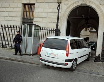 La voiture transportant Rose Kabuye le mercredi 19 novembre  Paris