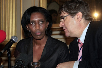 Rose Kabuye et son avocat Bernard Maingain le 21 novembre 2008  Paris