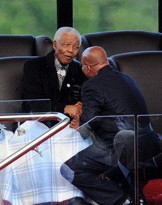 Nelson Mandela assistait  la crmonie d'investiture