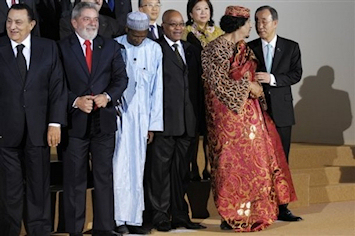 Hosni Moubarak, Lula, Umaru Yar'Adua, Jacob Zuma, Mouammar Kadhafi et Ban Ki Moon