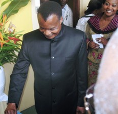 Denis Sassou Nguesso votant le 12 juillet