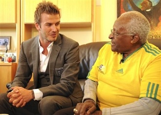 Desmond Tutu et David Beckam lors de la coupe du monde 2010