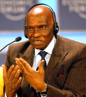 Le prsident sngalais Me. Abdoulaye Wade a annonc, sa candidature  sa propre succession pour la prsidentielle de 2012.