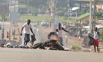 Des incidents ont clat  Conakry aprs l'annonce de la victoire d'Alpha Cond
