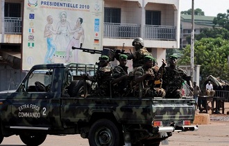 Des militaires patrouillent  Conakry