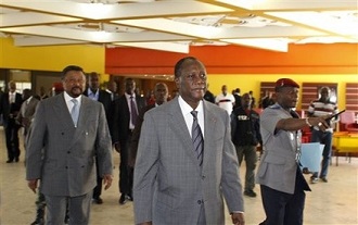 Alassane Ouattara et Jean Ping le samedi 5 mars  l'htel du Golf  Abidjan