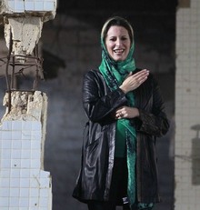 Aisha Kadhafi lors d'une manifestation en soutien  son pre le 14 avril 2011