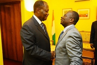 Paul Yao N'dr, prsident du conseil constitutionnel avec Alassane Ouattara le 21 avril 2011